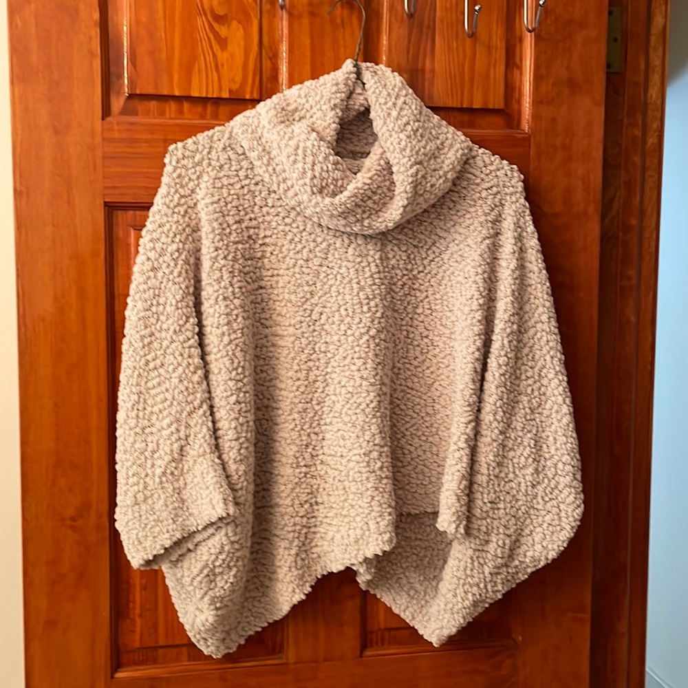 XS Hippie Rose Poncho Sweater